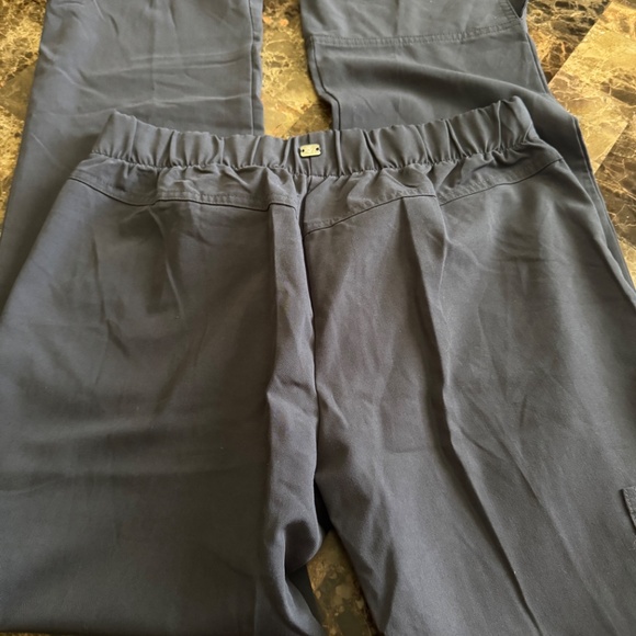 Scrub bottom - Picture 2 of 2